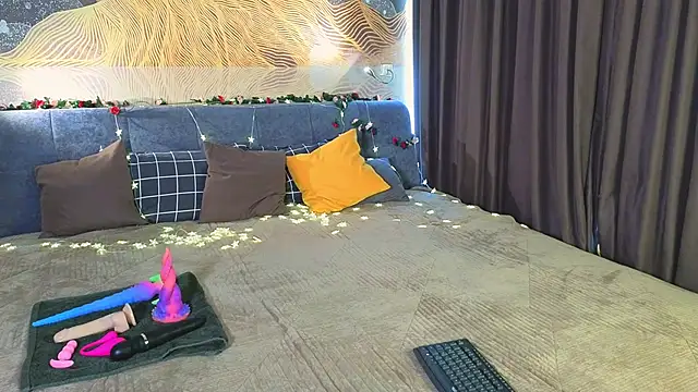 MilaYumi online show from March 18, 10:42 am