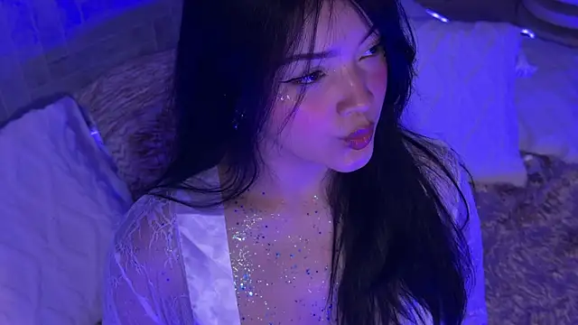 EmmaBlossom online show from June 13, 1:19 pm