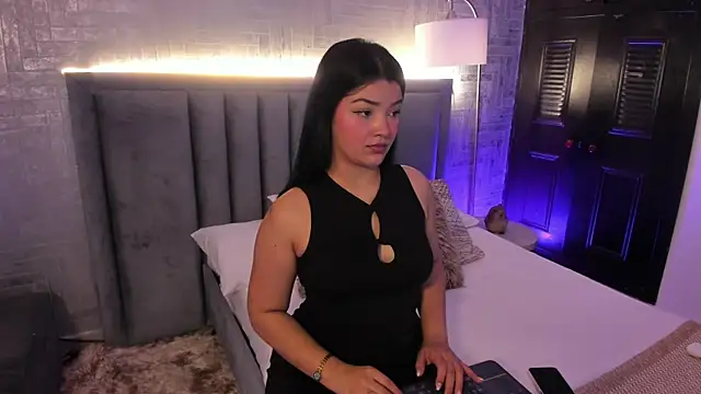 EmmaBlossom online show from June 14, 1:00 pm