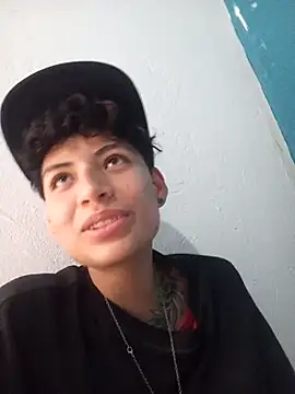 Snapshot of Owen_tomboy chatting on October 20, 8:01 pm Owen tomboy online show from October 20, 8:01 pm