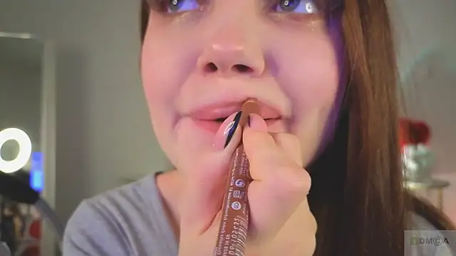 Nicole Broown  online show from February 28, 9:47 pm