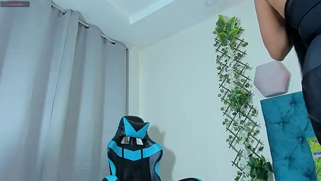 violett  rousee online show from October 10, 4:23 pm