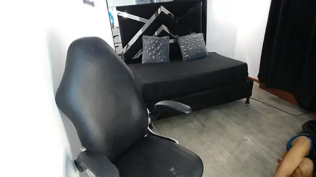 MarianaRojas  online show from August 5, 3:57 am