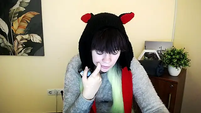 Snapshot of Dream_Caster_ chatting on October 14, 8:17 am Dream Caster online show from October 14, 8:17 am