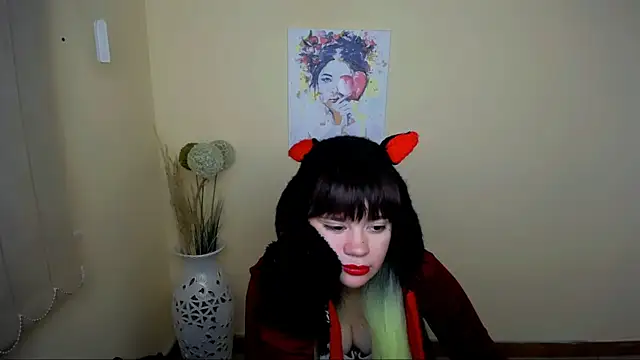 Snapshot of Dream_Caster_ chatting on October 13, 6:49 am Dream Caster online show from October 13, 6:49 am