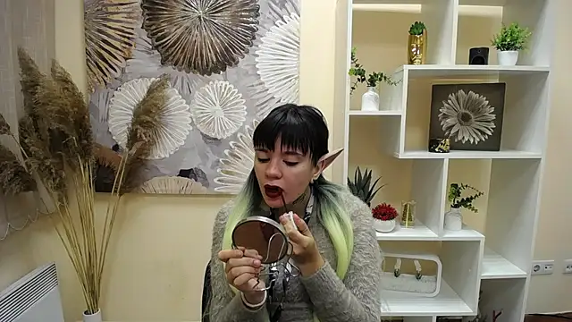 Snapshot of Dream_Caster_ chatting on October 2, 7:46 am Dream Caster online show from October 2, 7:46 am