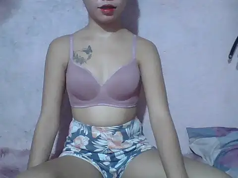 SweetPussie18x online show from July 7, 7:23 am