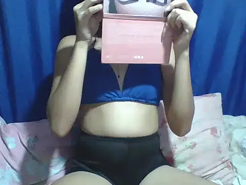 SweetPussie18x online show from March 10, 7:01 am