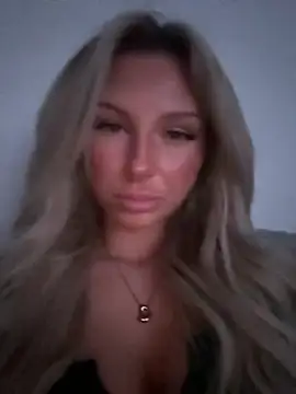 blondeeee online show from May 7, 7:50 pm