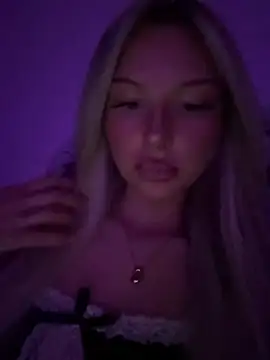 blondeeee online show from May 6, 5:06 pm