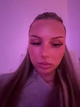 blondeeee online show from May 14, 3:29 pm