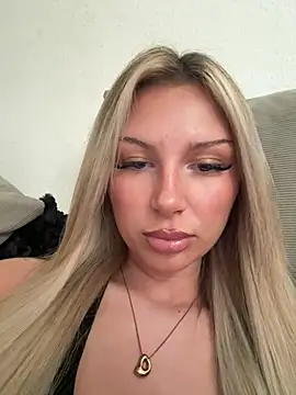 blondeeee online show from May 1, 2:42 pm