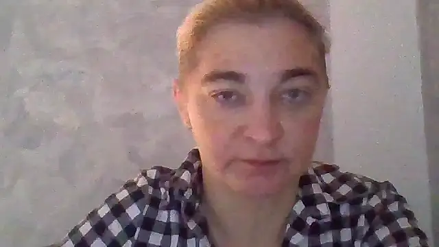 Snapshot of GoldenAngelMilf chatting on October 20, 7:22 am GoldenAngelMilf online show from October 20, 7:22 am