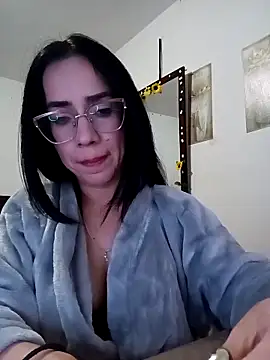 YaraDuartee online show from October 18, 2:58 am