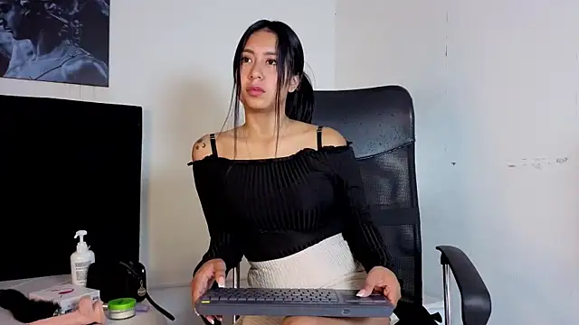 KateValencia online show from May 14, 1:44 am