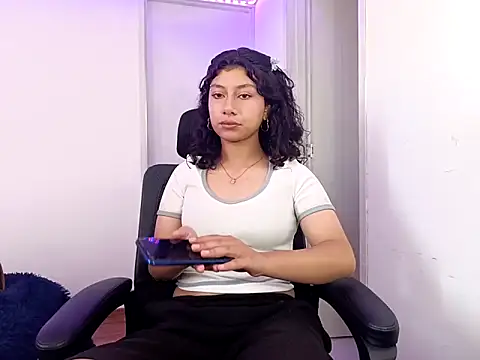 Snapshot of Ivonnybonn chatting on September 25, 10:07 pm Ivonnybonn online show from September 25, 10:07 pm