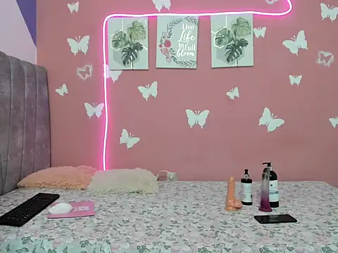 Snapshot of Eimy_hot1 chatting on October 7, 8:46 pm Eimy hot1 online show from October 7, 8:46 pm