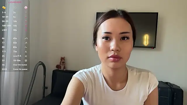 Ur neighbor Kira online show from June 25, 1:24 pm