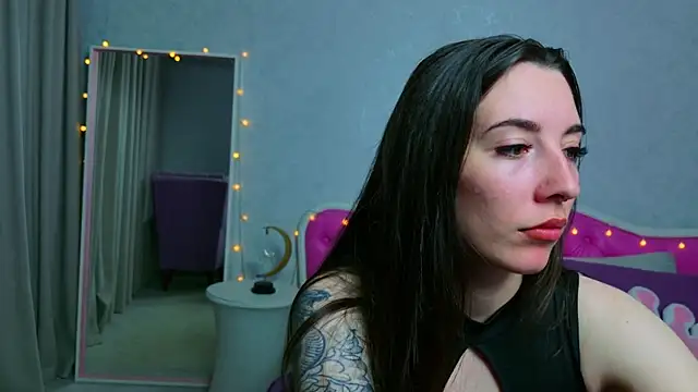 Curious Lily online show from October 25, 1:35 am