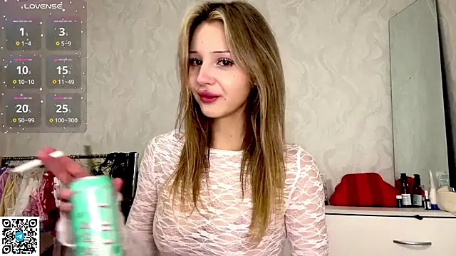 LindyEckland online show from October 15, 12:19 pm