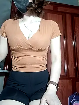 Snapshot of LenaCii chatting on October 9, 6:39 am LenaCii online show from October 9, 6:39 am