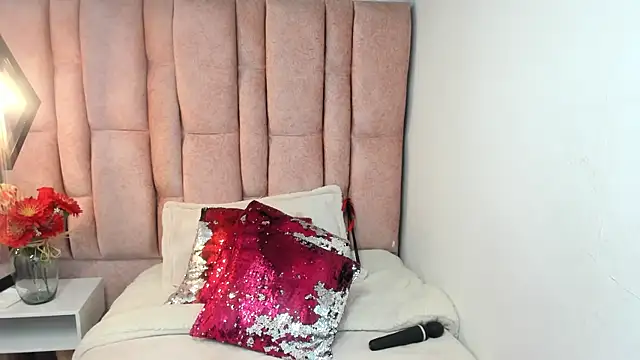 Issa Milf   online show from July 11, 4:18 pm