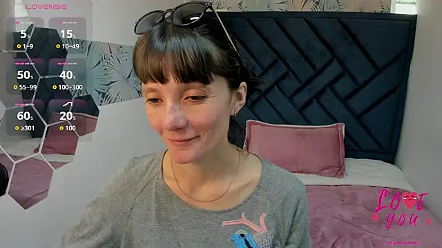 Valery More   online show from June 25, 1:24 pm
