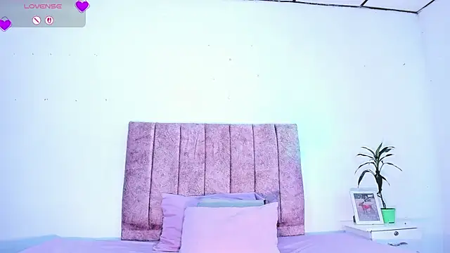 Mila 1wood online show from February 14, 1:13 pm