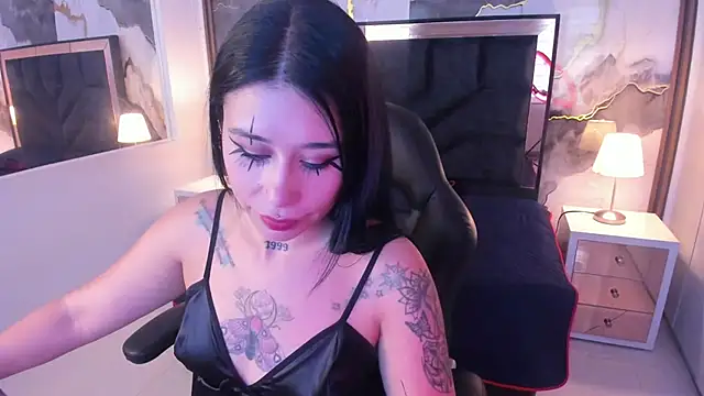 SusanVilla online show from June 16, 8:10 pm