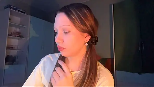 EmiIyKitty online show from October 22, 8:03 pm