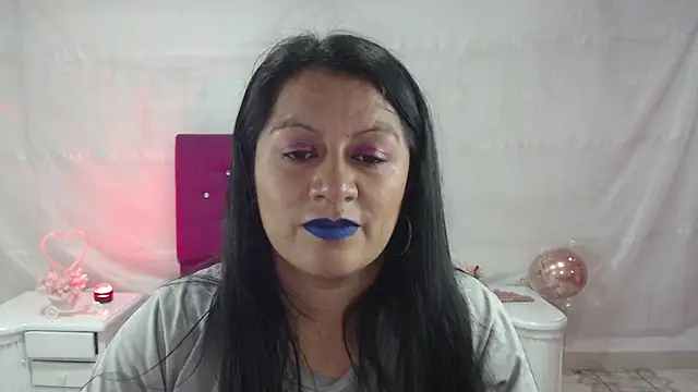 Snapshot of SaharaJohson chatting on October 17, 3:43 am SaharaJohson online show from October 17, 3:43 am