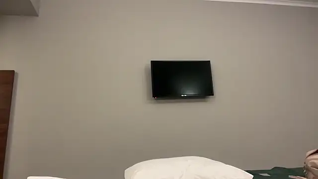 realrockybee1 online show from November 30, 11:20 pm