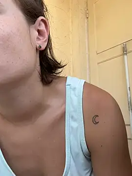 GoldenPussy1329 online show from August 1, 12:07 pm