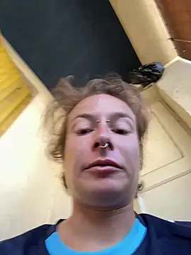 GoldenPussy1329 online show from July 1, 9:31 am