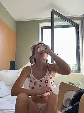 GoldenPussy1329 online show from June 18, 7:43 am