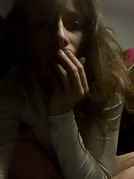 GoldenPussy1329 online show from May 12, 11:11 pm