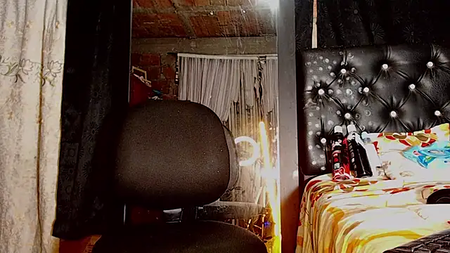 taylor hot85 online show from November 18, 2:01 am