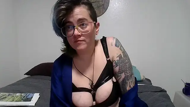 Snapshot of daniak90 chatting on October 16, 2:03 am daniak90 online show from October 16, 2:03 am