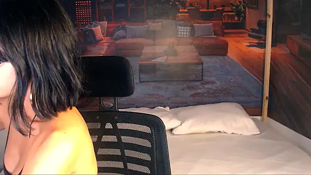 Snapshot of ChloePetite_0 chatting on October 20, 7:06 pm ChloePetite 0 online show from October 20, 7:06 pm