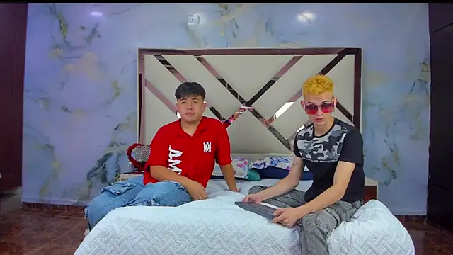 flirty boys  online show from September 27, 6:20 am