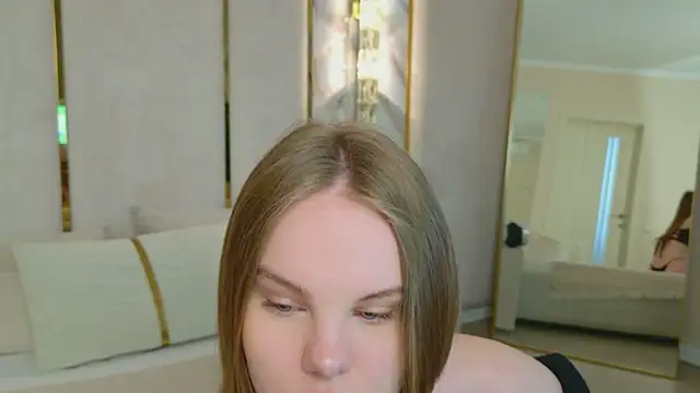 Lili Lohan online show from July 12, 5:08 am
