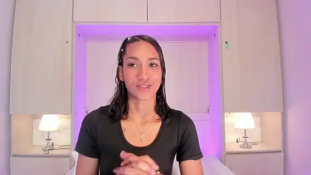 AnahiCollins online show from July 10, 12:05 pm