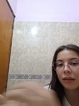 EmmaValencia  online show from April 28, 7:40 pm