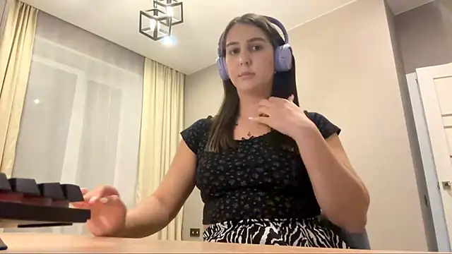 Snapshot of RoseRossi chatting on October 3, 11:15 am RoseRossi online show from October 3, 11:15 am