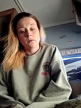 Queen2454 online show from April 3, 3:32 pm