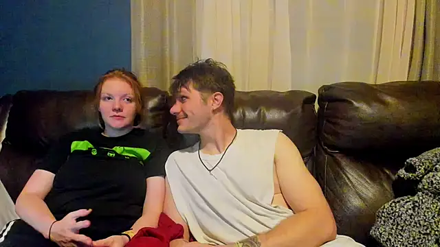 Snapshot of LoversUnleashedXO chatting on October 19, 4:25 am LoversUnleashedXO online show from October 19, 4:25 am
