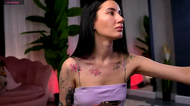 SerenaVelour online show from December 2, 11:56 am