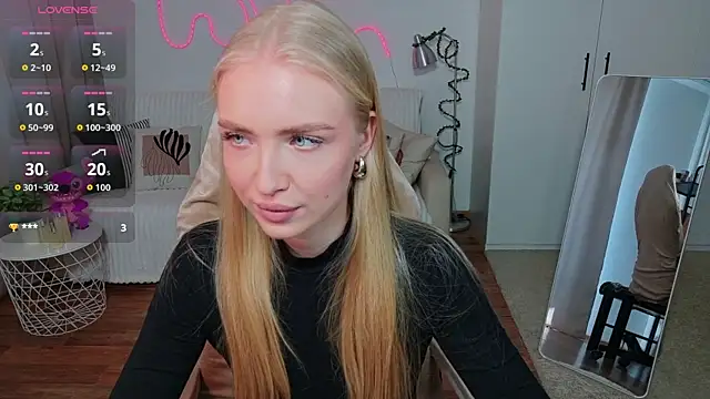 TessaGrays online show from May 3, 9:01 am