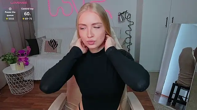 TessaGrays online show from May 5, 8:39 am