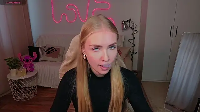 TessaGrays online show from May 12, 12:34 pm